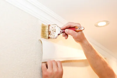 Pose de papier peint à Sarrancolin — revêtements muraux et toiles de verre